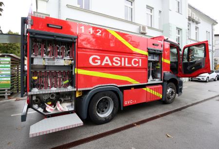Novi GVC-3 PGD Unec pred občino Cerknica 09 FOTO LJUBO VUKELIČ